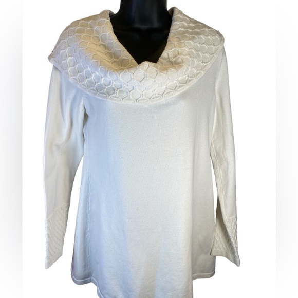 White HouseBlackMarket Women’s size M Cowl Neck Sweater Off-White Honeycomb knit - Picture 7 of 7